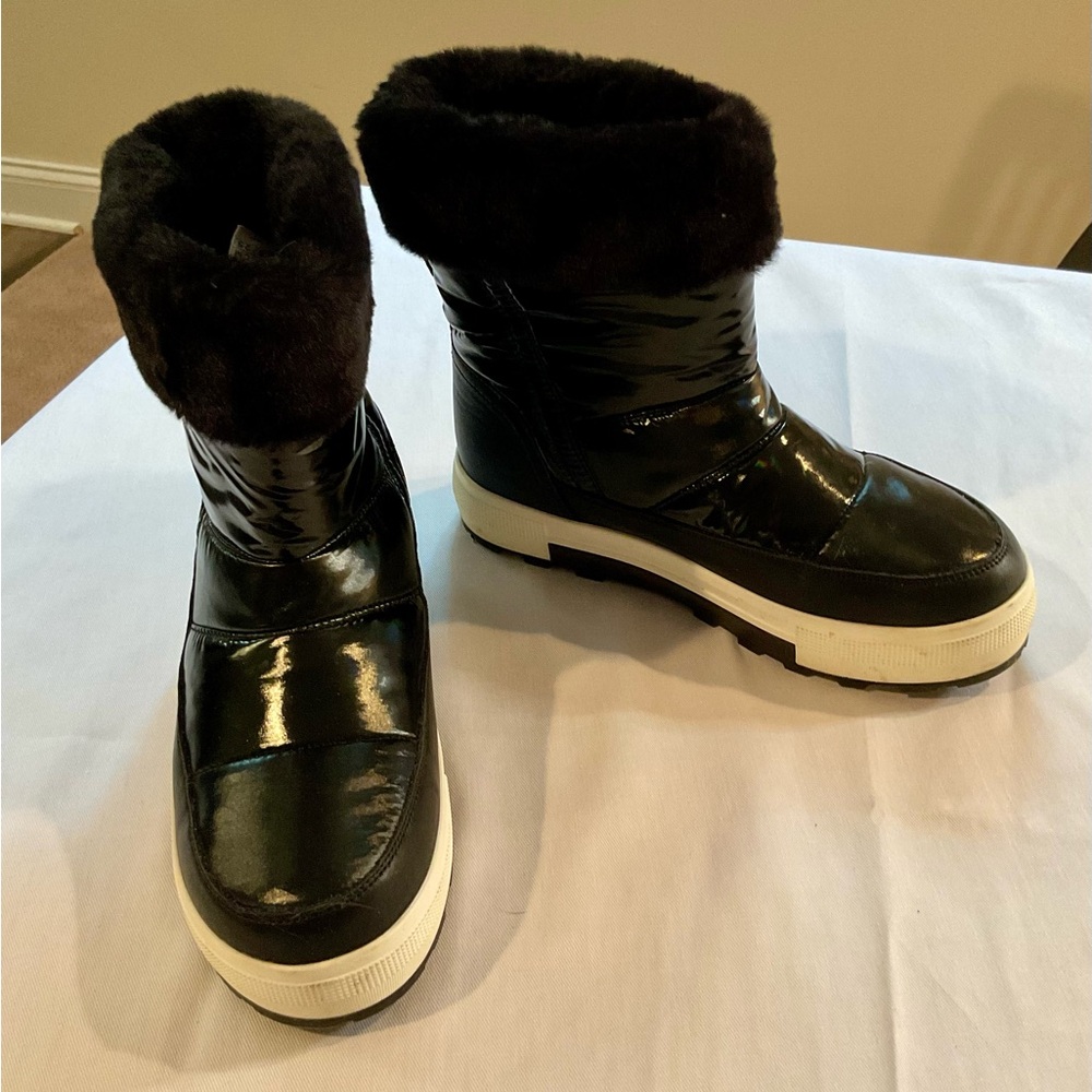 Cougar Black and White Winter Boots